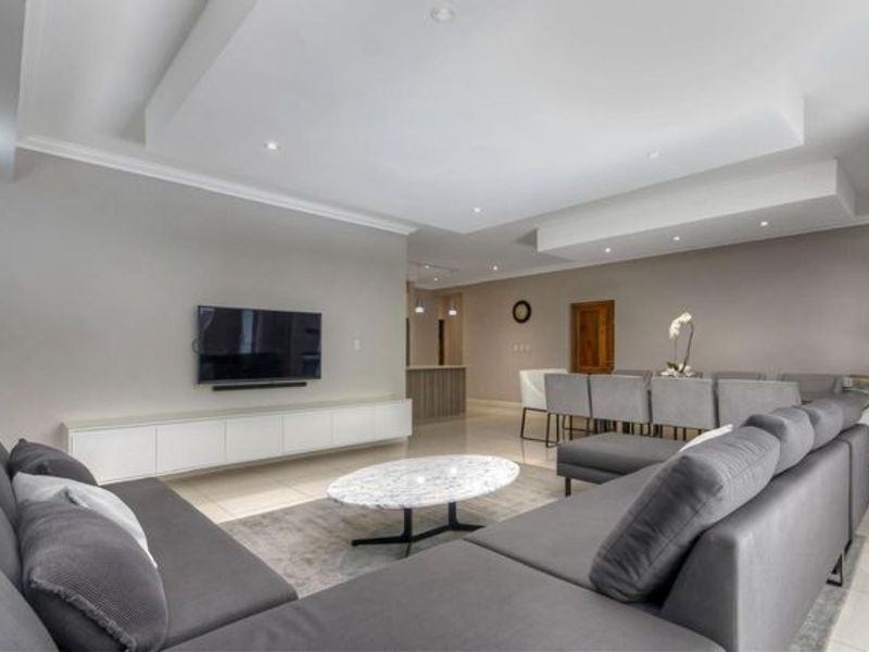 Exceptional unit 2 bed 2.5 bath - Photo 2