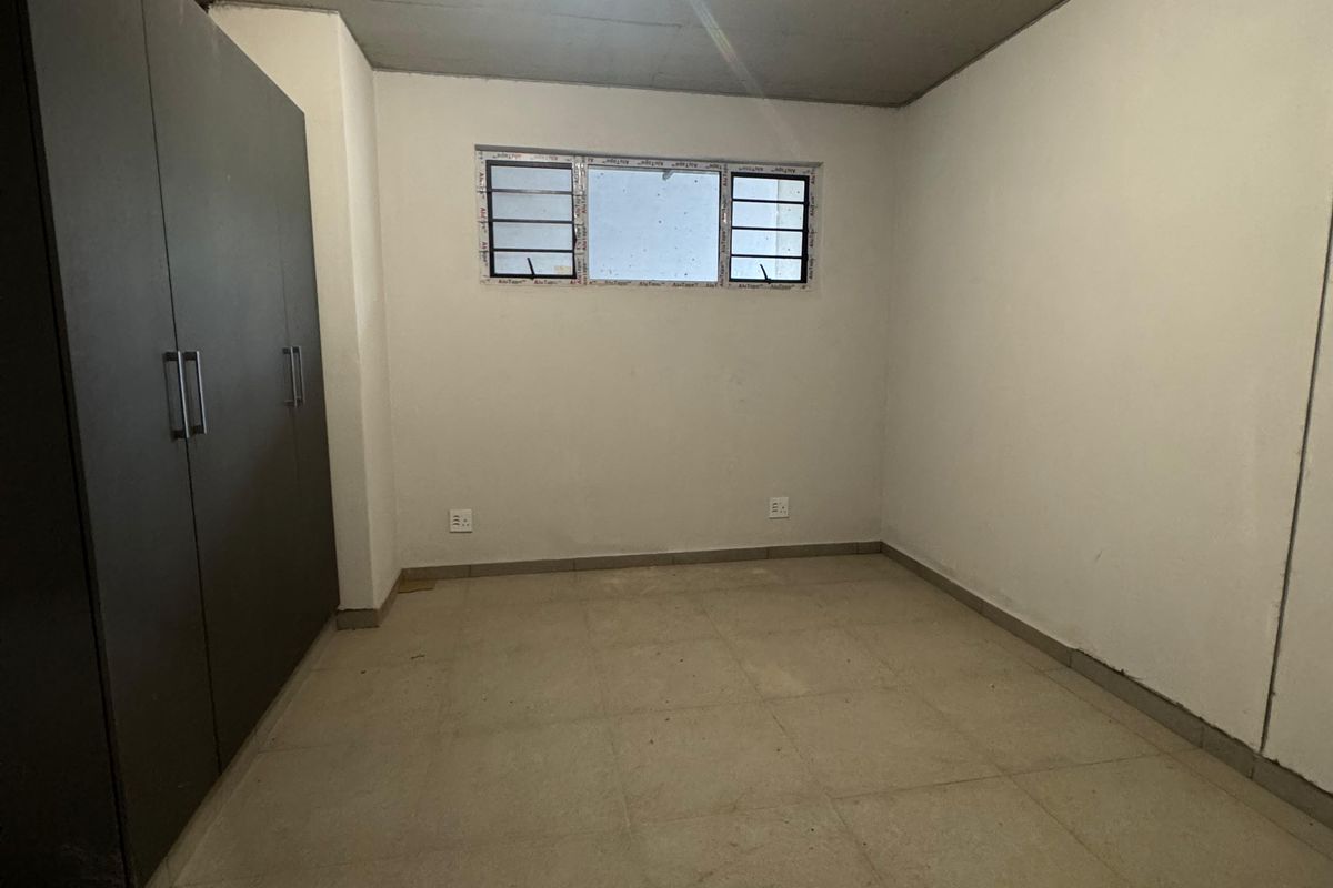 Brand new 95 sqm one bedroom ENSUITE - Photo 4