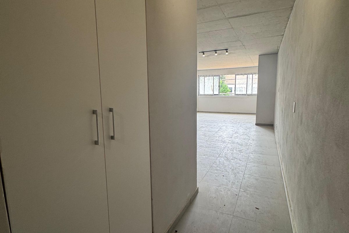 Brand new 95 sqm one bedroom ENSUITE - Photo 5