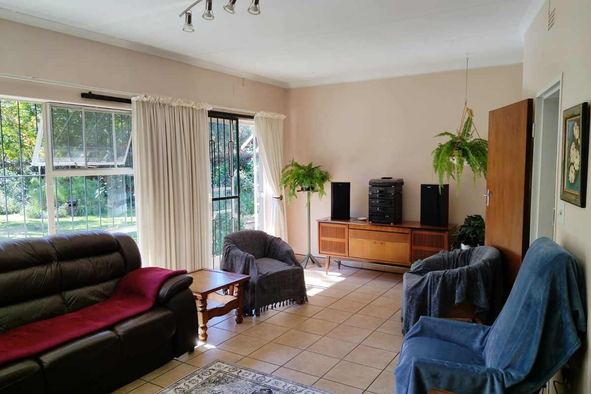 Lovely Family Home on a Spacious Erf in Birchleigh - Photo 3