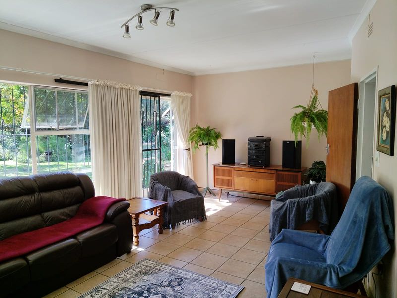Lovely Family Home on a Spacious Erf in Birchleigh - Photo 3