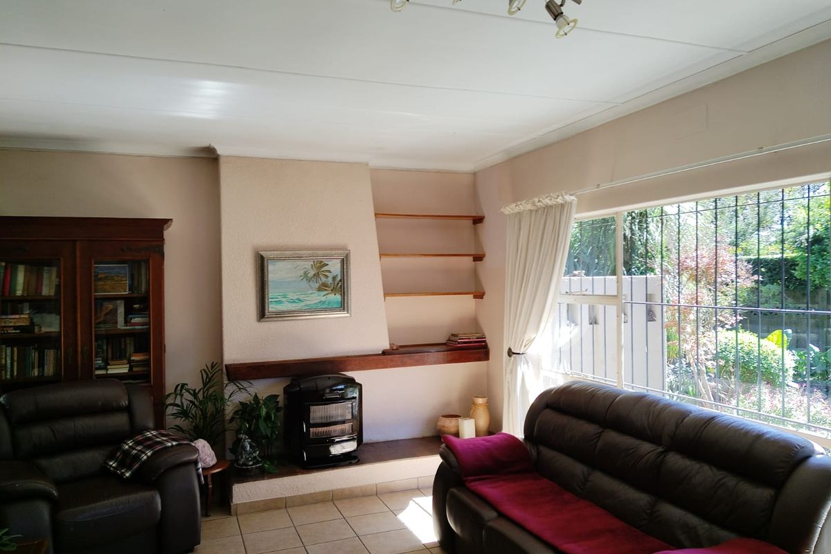 Lovely Family Home on a Spacious Erf in Birchleigh - Photo 4