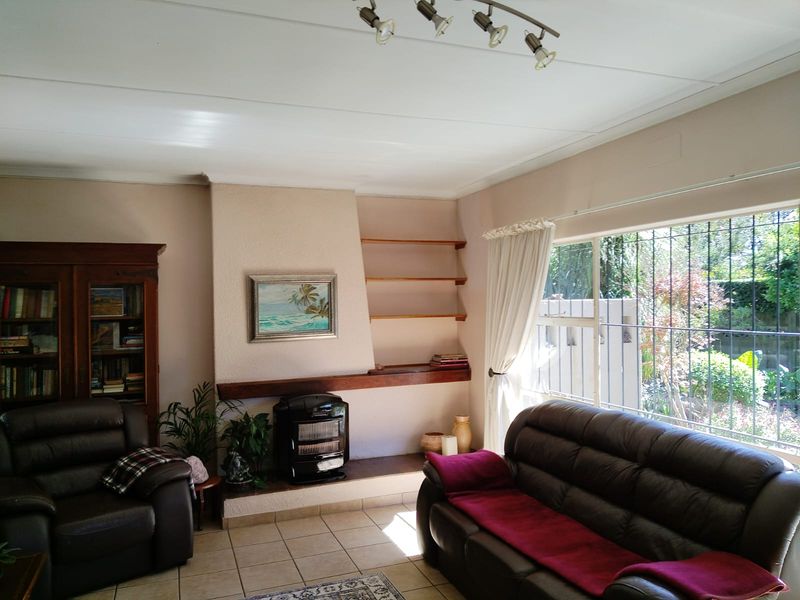 Lovely Family Home on a Spacious Erf in Birchleigh - Photo 4