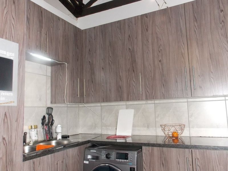 Upmarket Townhouse in Xanadu Estate - Photo 6