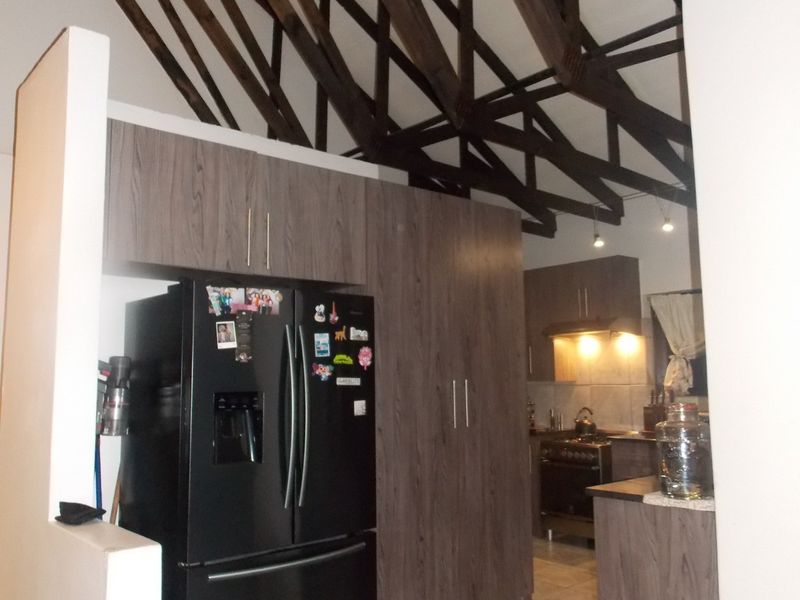 Upmarket Townhouse in Xanadu Estate - Photo 3