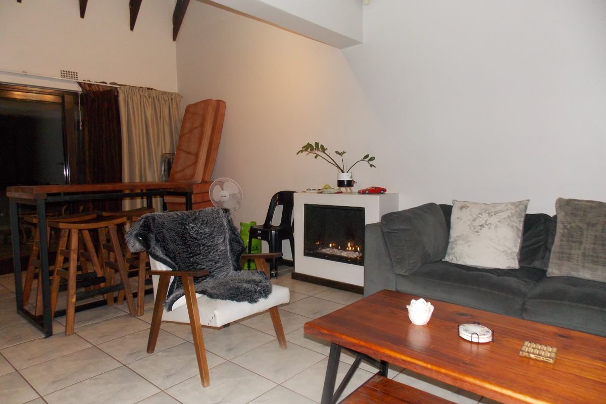 Upmarket Townhouse in Xanadu Estate - Photo 2