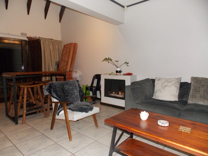 Upmarket Townhouse in Xanadu Estate - Photo 2