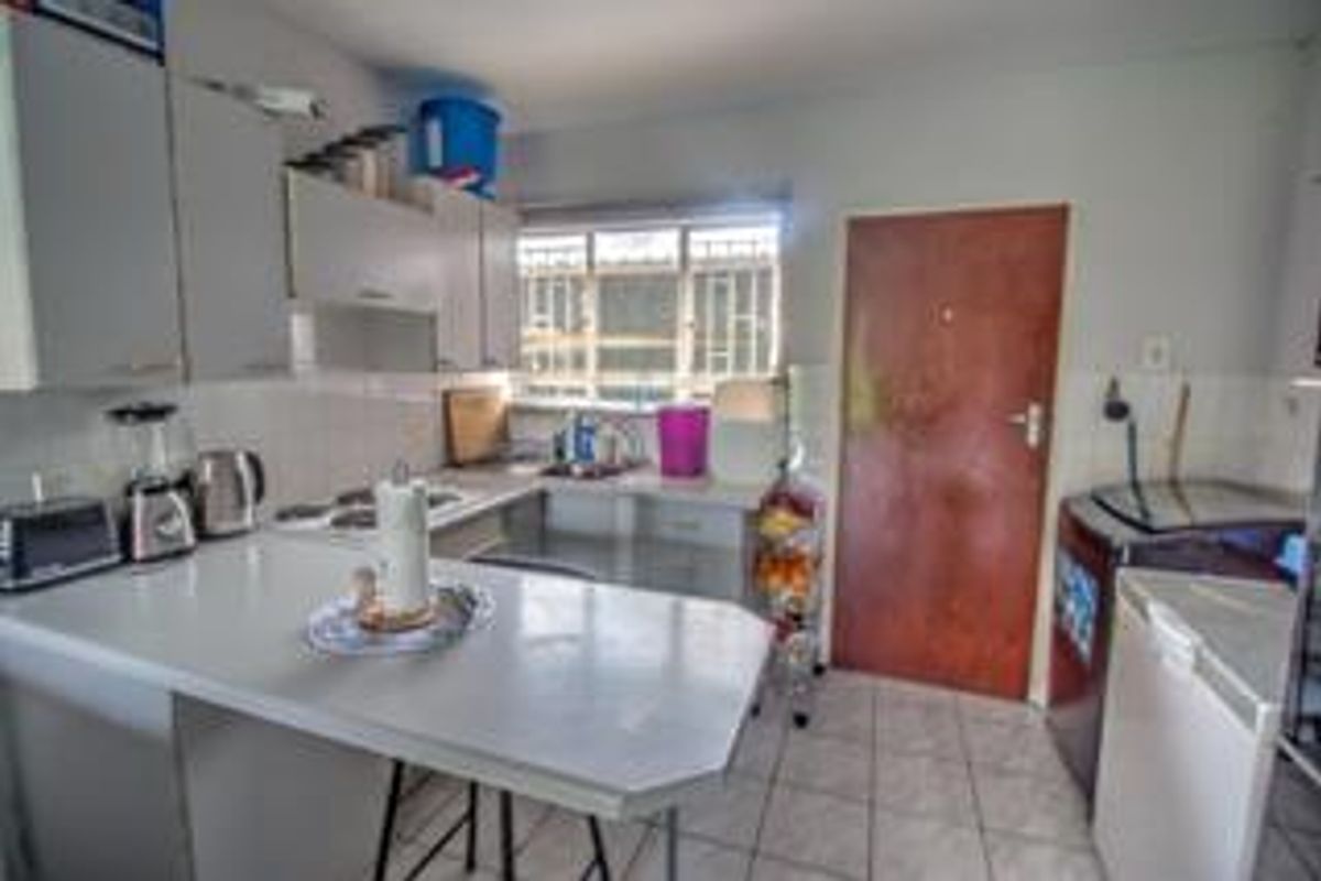 Secure, Spacious & Family Ready! - Photo 4
