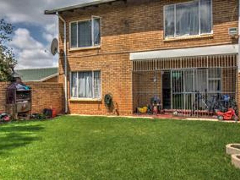 Secure, Spacious & Family Ready! - Photo 2