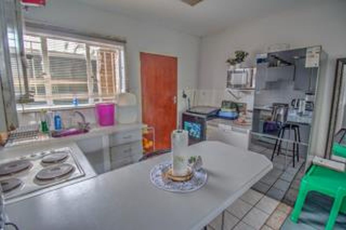 Secure, Spacious & Family Ready! - Photo 5