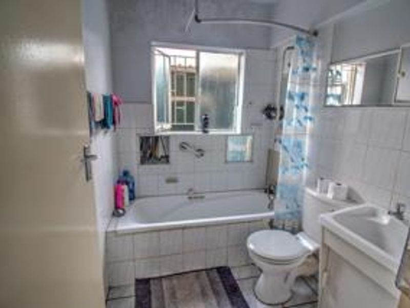 Secure, Spacious & Family Ready! - Photo 8