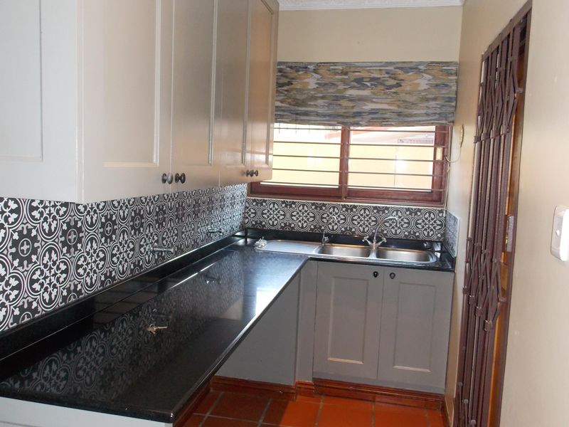 Family home to rent in Magalies Golf Estate - Photo 8