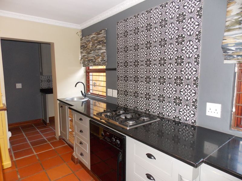 Family home to rent in Magalies Golf Estate - Photo 7