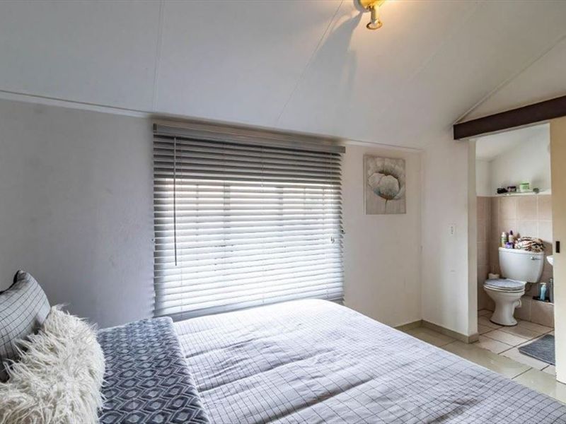 Charming 3-Bedroom Townhouse for Sale in Terenure - Photo 10