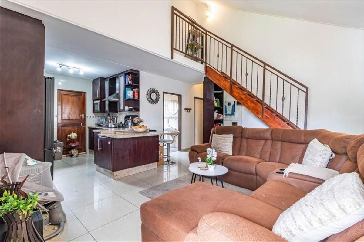 Charming 3-Bedroom Townhouse for Sale in Terenure - Photo 4