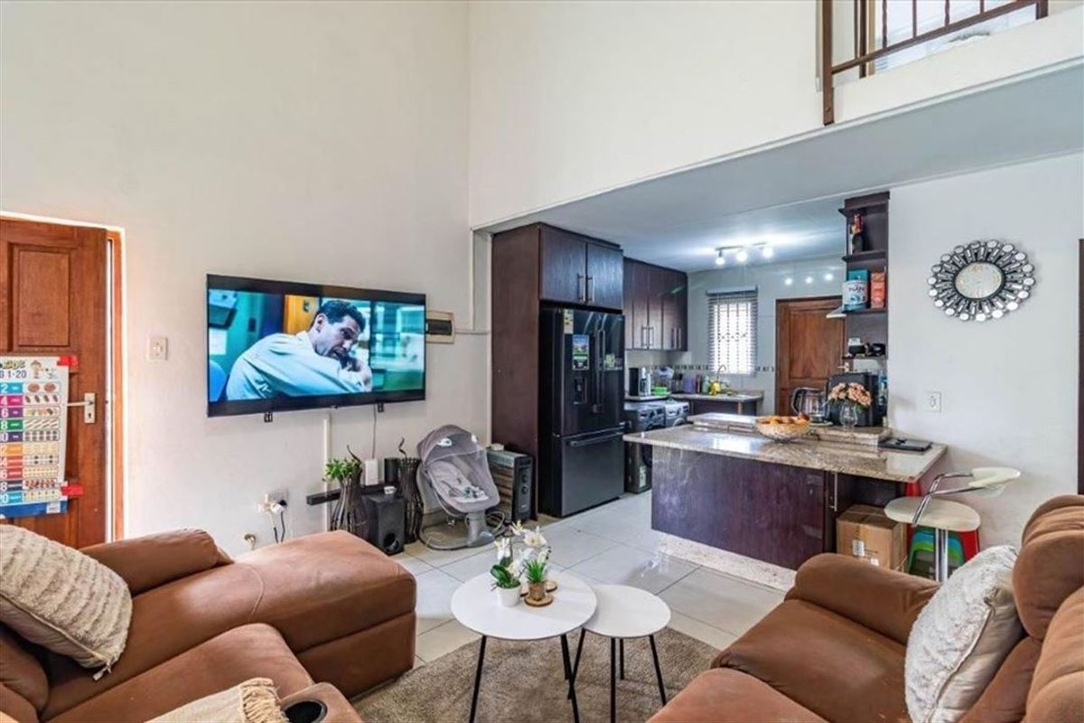 Charming 3-Bedroom Townhouse for Sale in Terenure - Photo 5