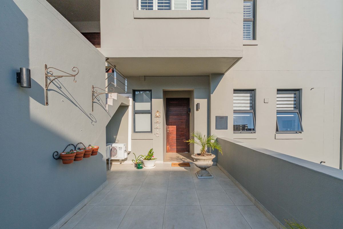 3 Bedroom Lux Apartment in Dunkirk Estate - Photo 2