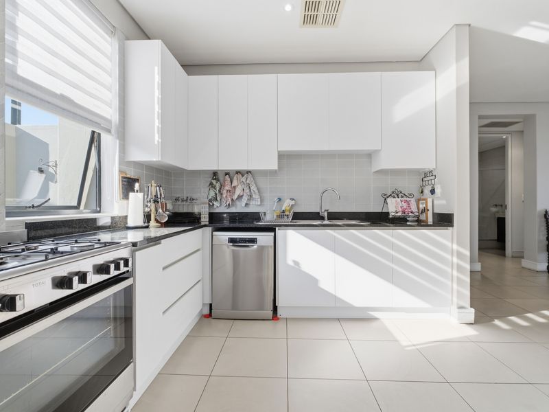 3 Bedroom Lux Apartment in Dunkirk Estate - Photo 10