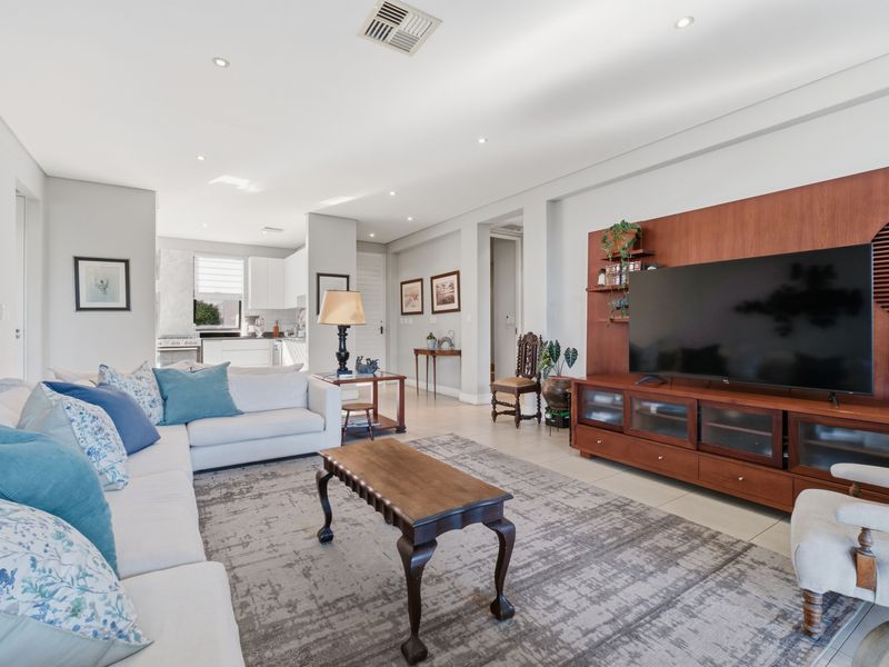3 Bedroom Lux Apartment in Dunkirk Estate - Photo 8
