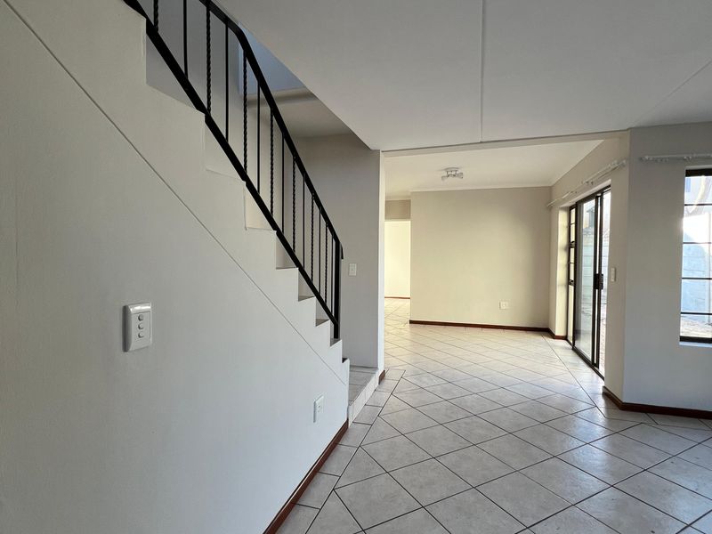 3 Bedroom Townhouse To Rent In Parklands - Photo 1