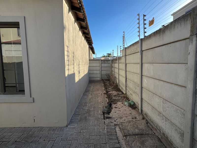 3 Bedroom Townhouse To Rent In Parklands - Photo 9