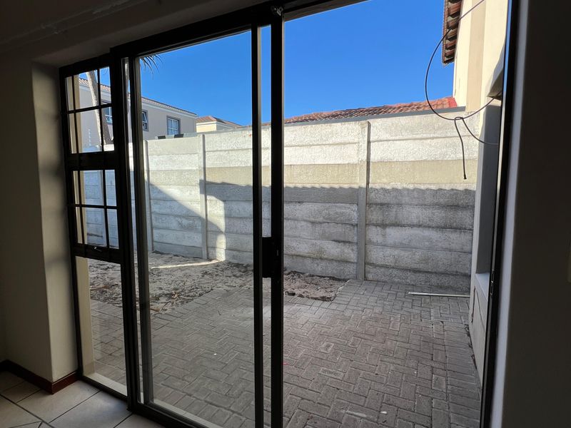 3 Bedroom Townhouse To Rent In Parklands - Photo 7