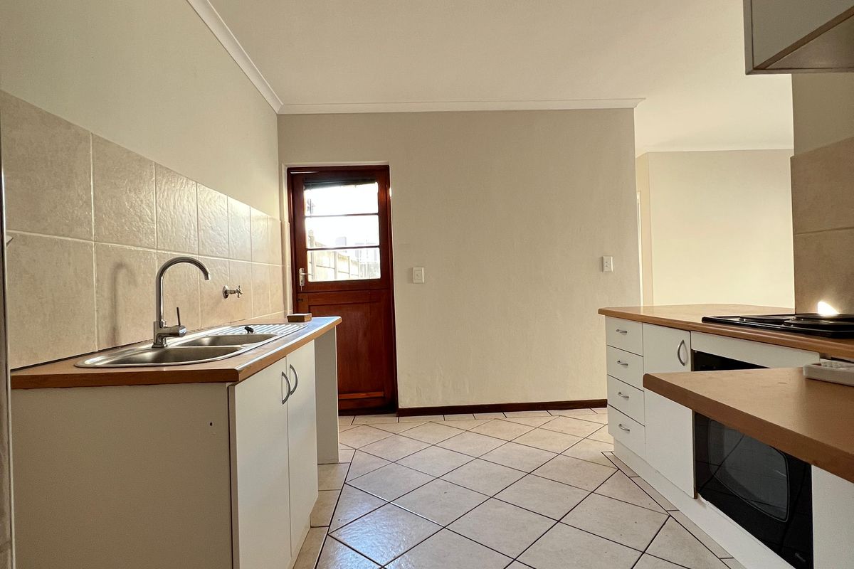 3 Bedroom Townhouse To Rent In Parklands - Photo 4
