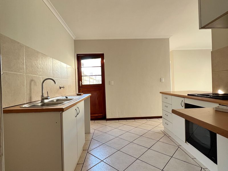 3 Bedroom Townhouse To Rent In Parklands - Photo 4