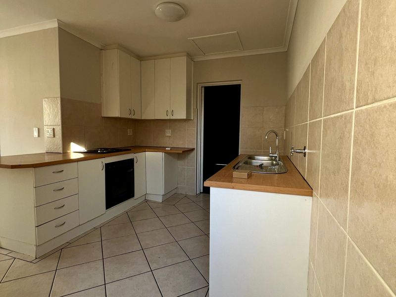 3 Bedroom Townhouse To Rent In Parklands - Photo 3