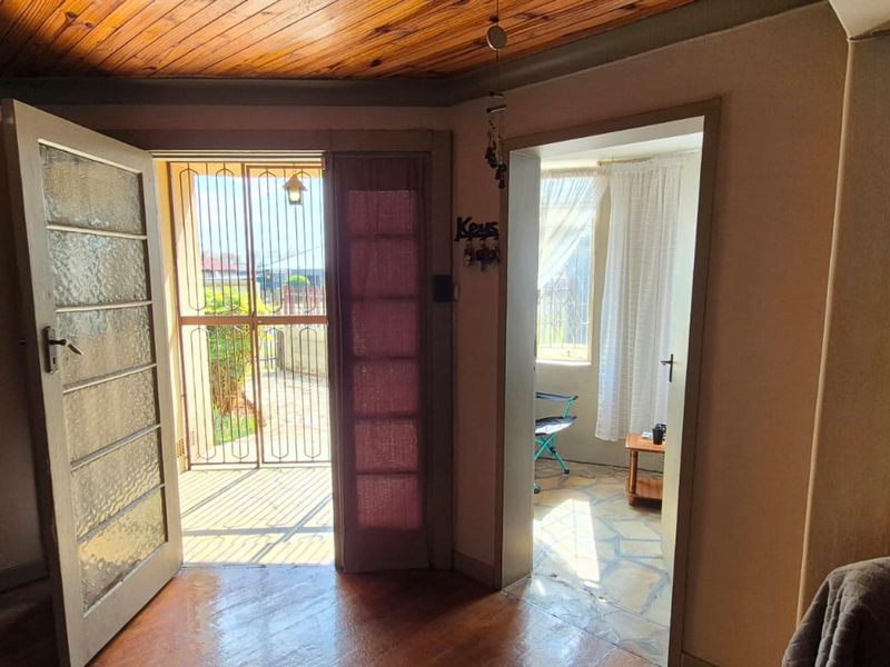 Great Family Home available in Geduld Ext 1 - Photo 3