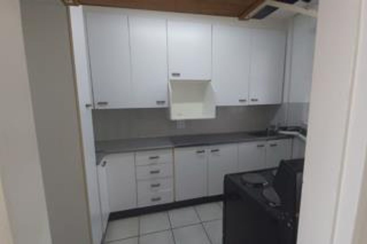 Modern Secure Unit with a lock up Garage!! - Photo 3