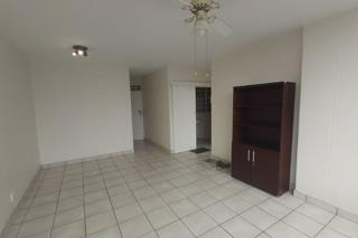 Modern Secure Unit with a lock up Garage!! - Photo 2