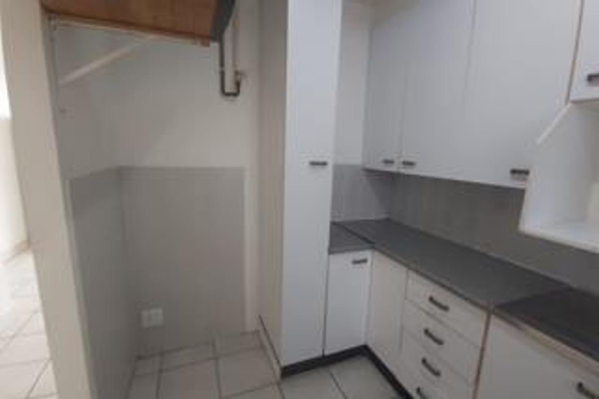 Modern Secure Unit with a lock up Garage!! - Photo 4