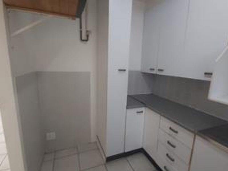 Modern Secure Unit with a lock up Garage!! - Photo 4
