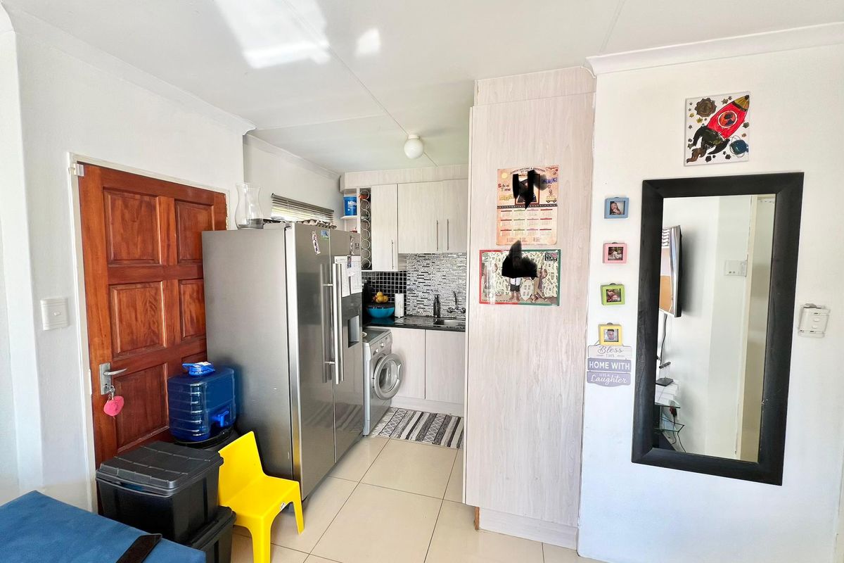 2 Bedroom House For Sale - Photo 3
