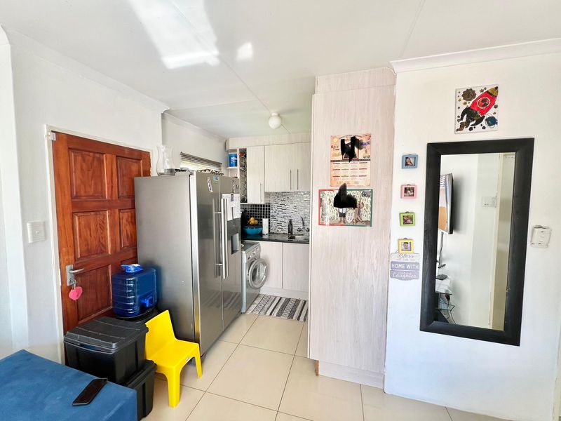 2 Bedroom House For Sale - Photo 3