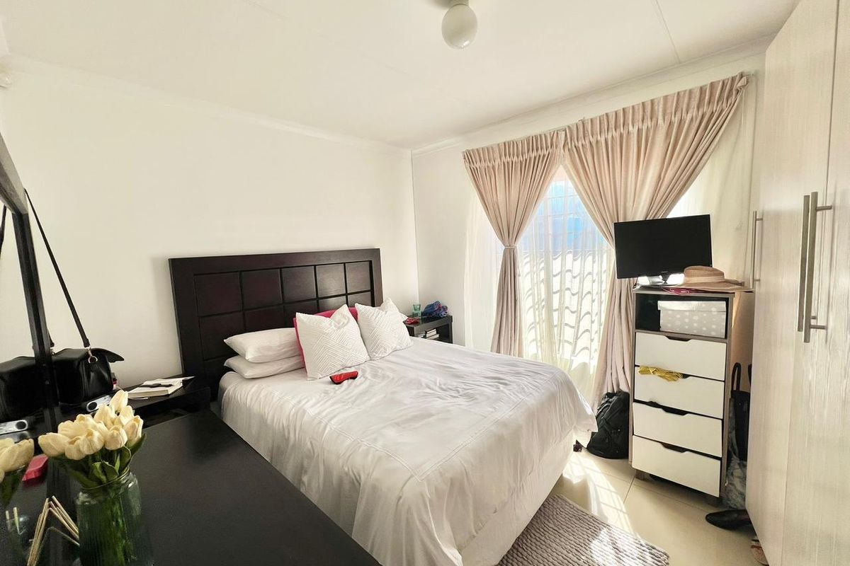 2 Bedroom House For Sale - Photo 4