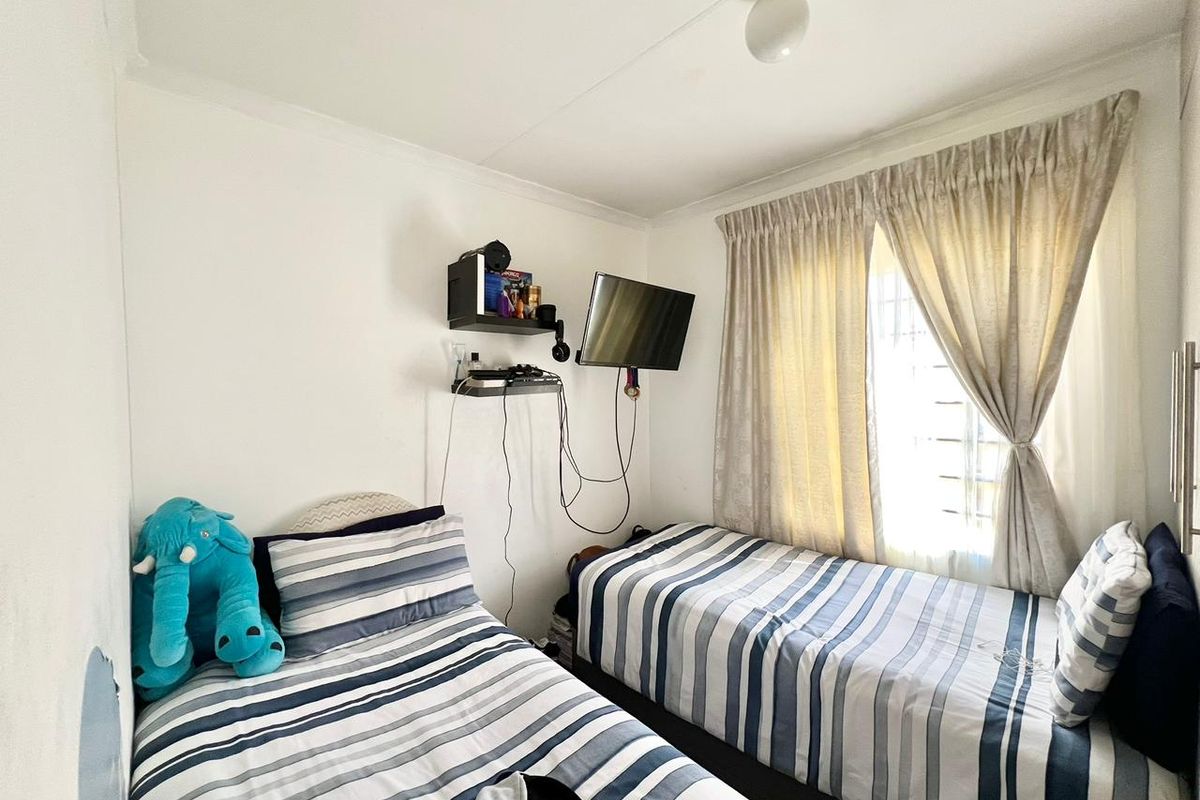 2 Bedroom House For Sale - Photo 5