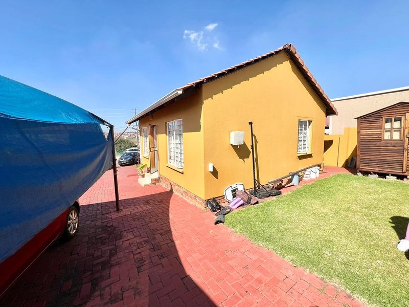 2 Bedroom House For Sale - Photo 8