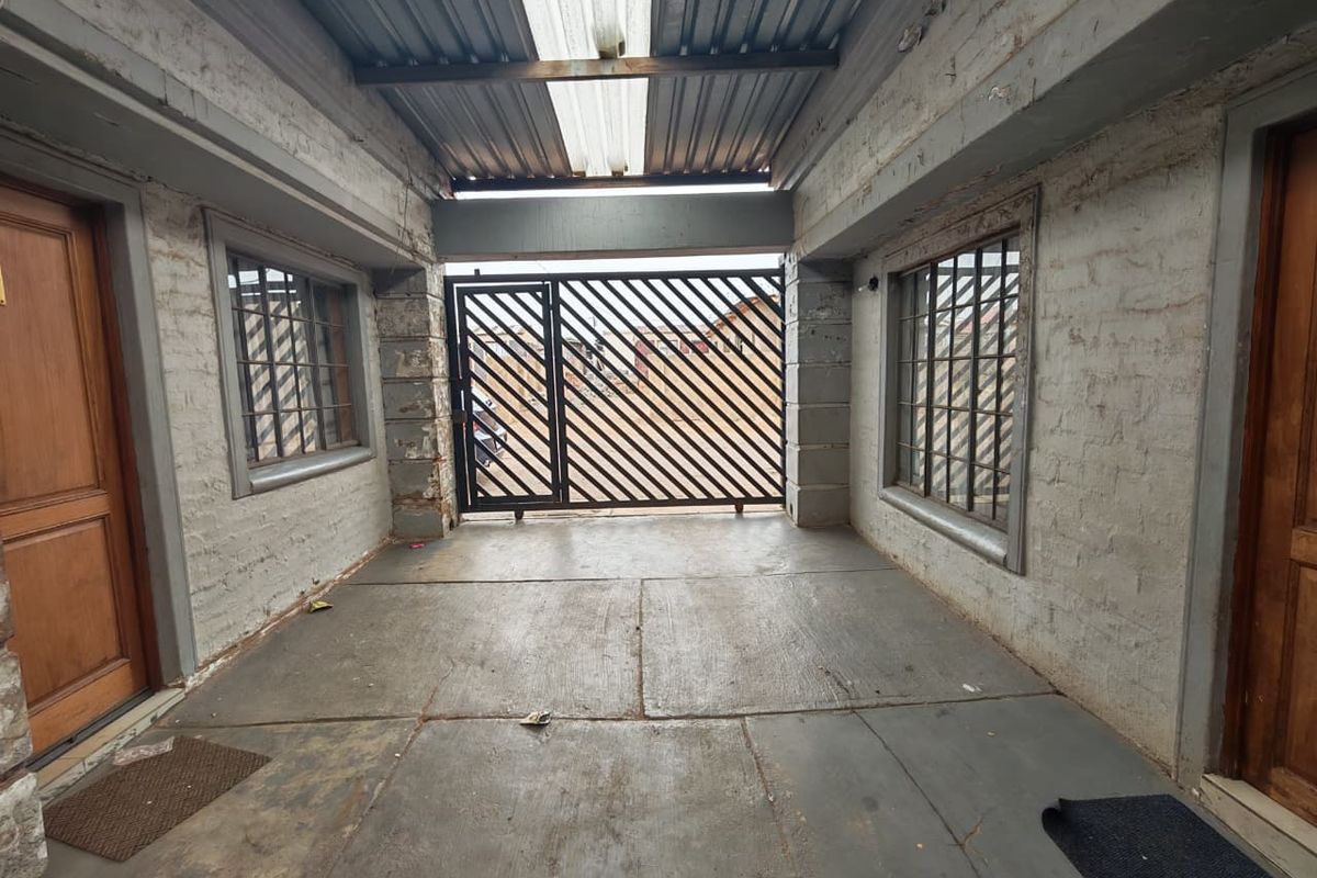 SOLE AND EXCUSIVE MANDATE- Investment Opportunity in Atteridgeville- CASH DEAL - Photo 5