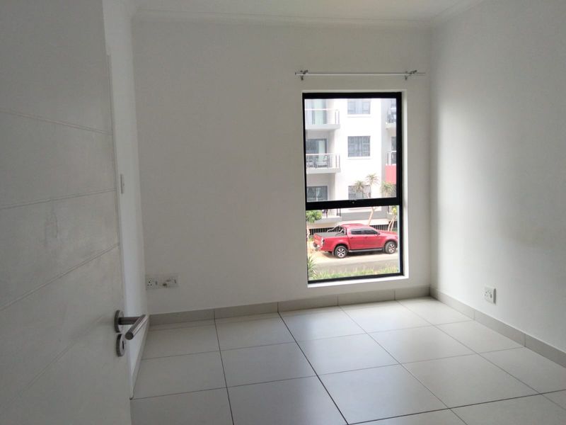 Available 1 July,  Modern 2 Bed, 2 Bath Apartment in Summer Park - Photo 9