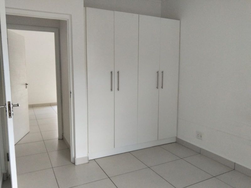 Available 1 July,  Modern 2 Bed, 2 Bath Apartment in Summer Park - Photo 7