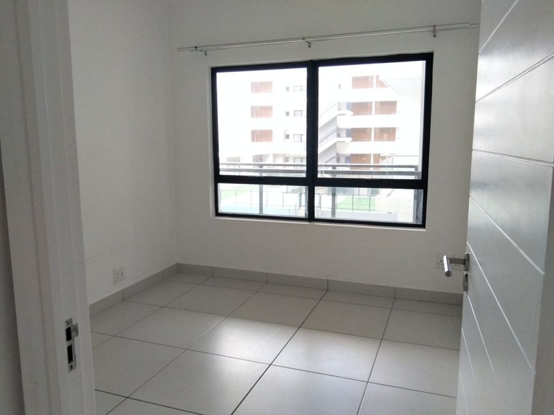 Available 1 July,  Modern 2 Bed, 2 Bath Apartment in Summer Park - Photo 6