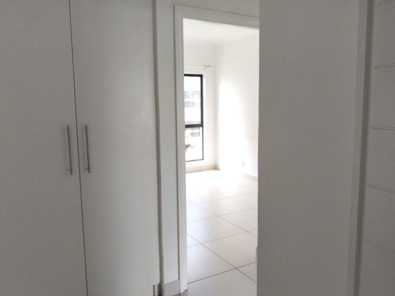 Available 1 July,  Modern 2 Bed, 2 Bath Apartment in Summer Park - Photo 3