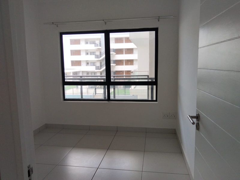 Available 1 July,  Modern 2 Bed, 2 Bath Apartment in Summer Park - Photo 5