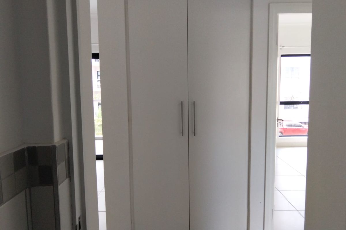 Available 1 July,  Modern 2 Bed, 2 Bath Apartment in Summer Park - Photo 4
