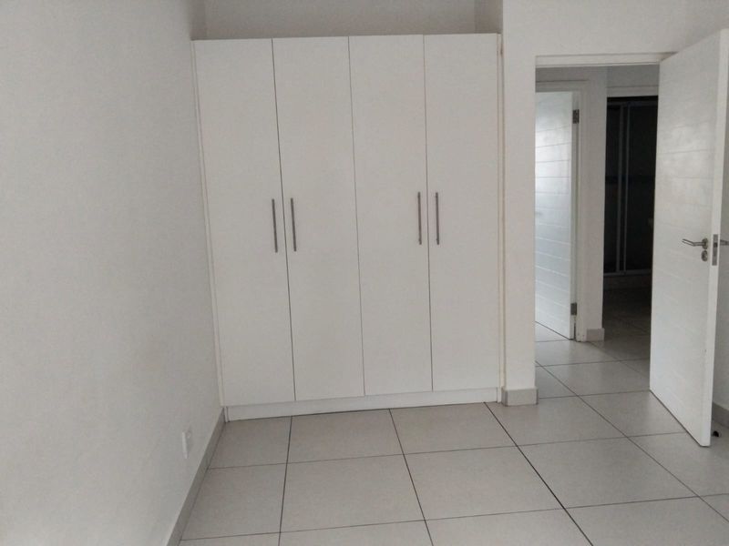Available 1 July,  Modern 2 Bed, 2 Bath Apartment in Summer Park - Photo 10