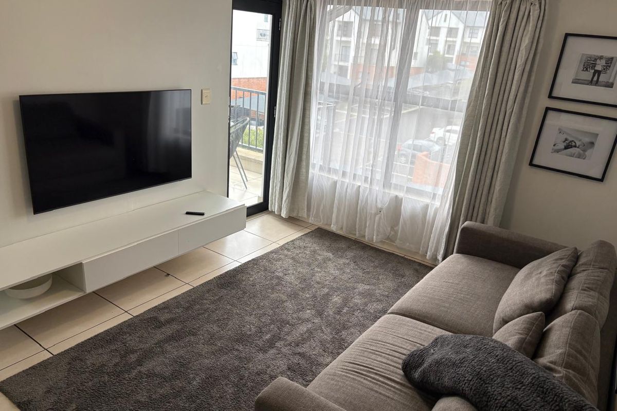 1 Bedroom Apartment - Photo 2