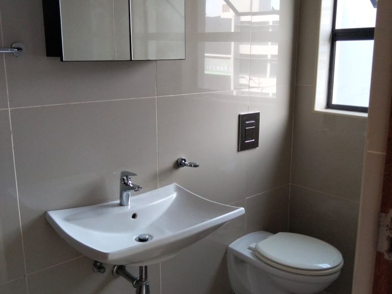 Spacious 2-Bed, 2-Bath Apartment To Let – Park Avenue - Photo 9