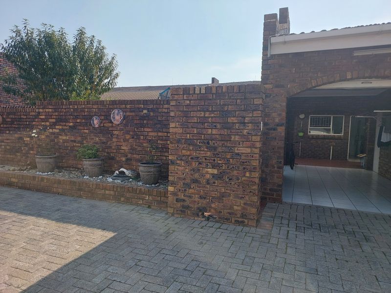 3 Bedroom Townhouse for Sale - Photo 8